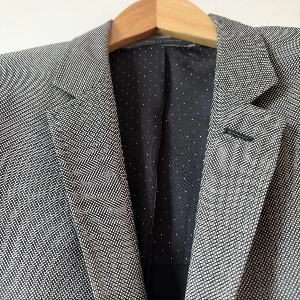 Hugo Boss Men’s 40R Gray Virgin Wool Blazer – Clean Modern Slim Silhouette Fit